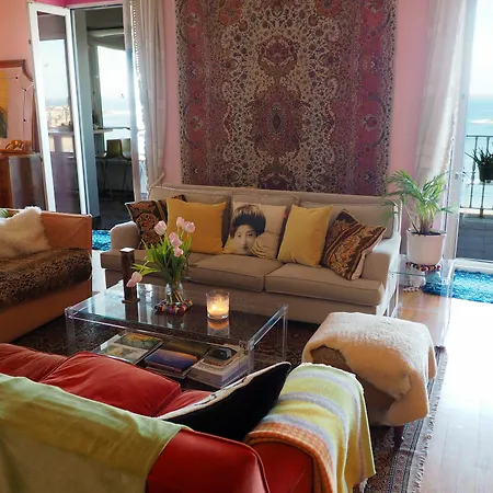 Homestay Far Out *
