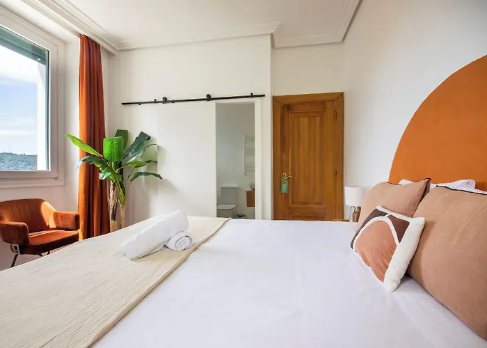 Far Out * San Sebastián