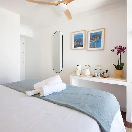 Far Out * Σαν Σεμπαστιάν