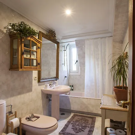 Far Out * Σαν Σεμπαστιάν