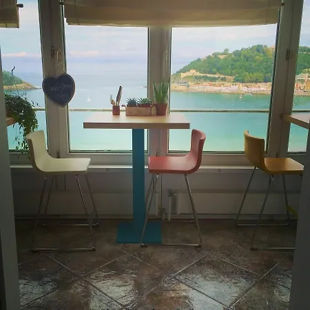 Δωμάτια σε οικογενειακή κατοικία Far Out *