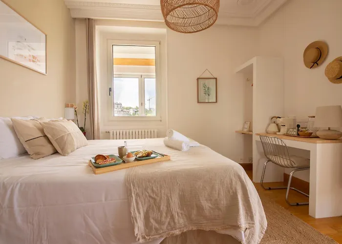 Far Out 산세바스티안