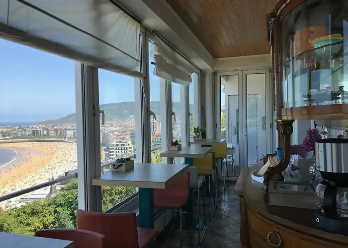 Far Out ホームステイ