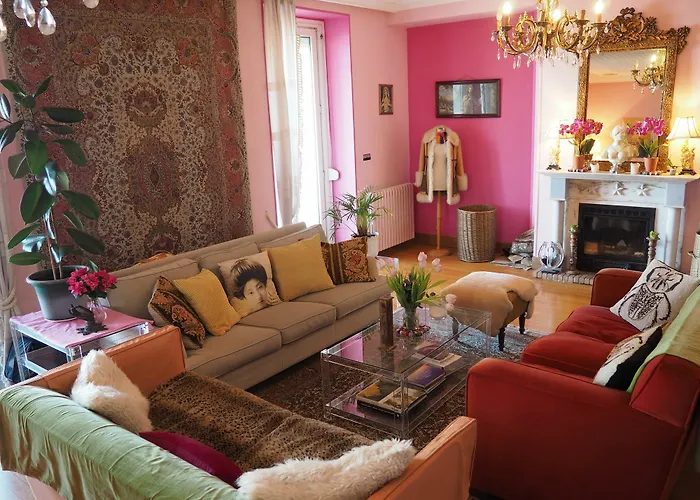 Far Out 산세바스티안